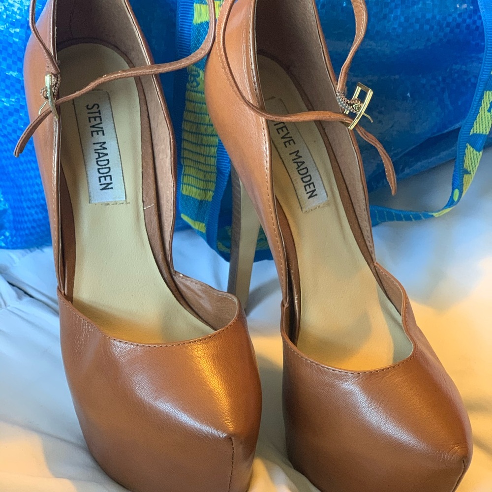 Steve Madden cognac pumps